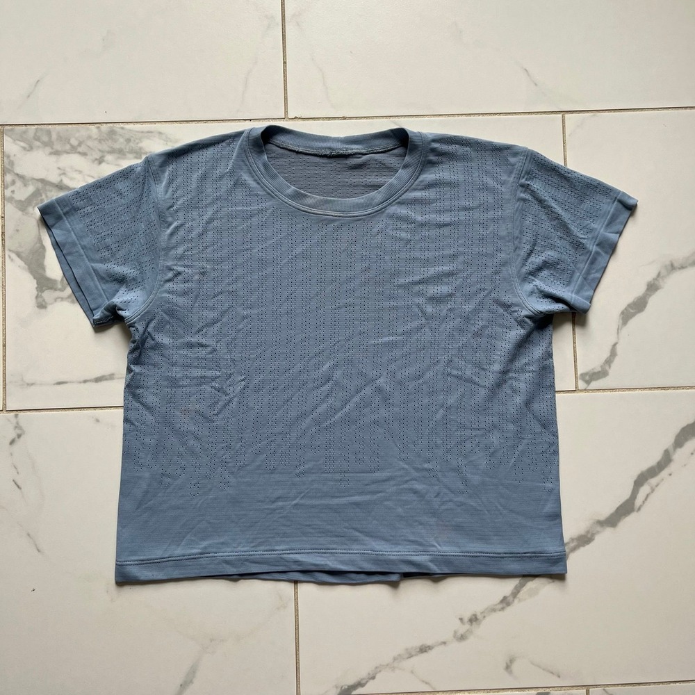 Lululemon Train to Be Short Sleeve gray blue color sz small